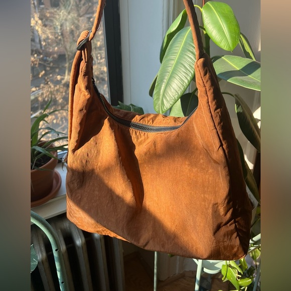 Baggy Nylon shoulder bag in brown - Picture 7 of 8